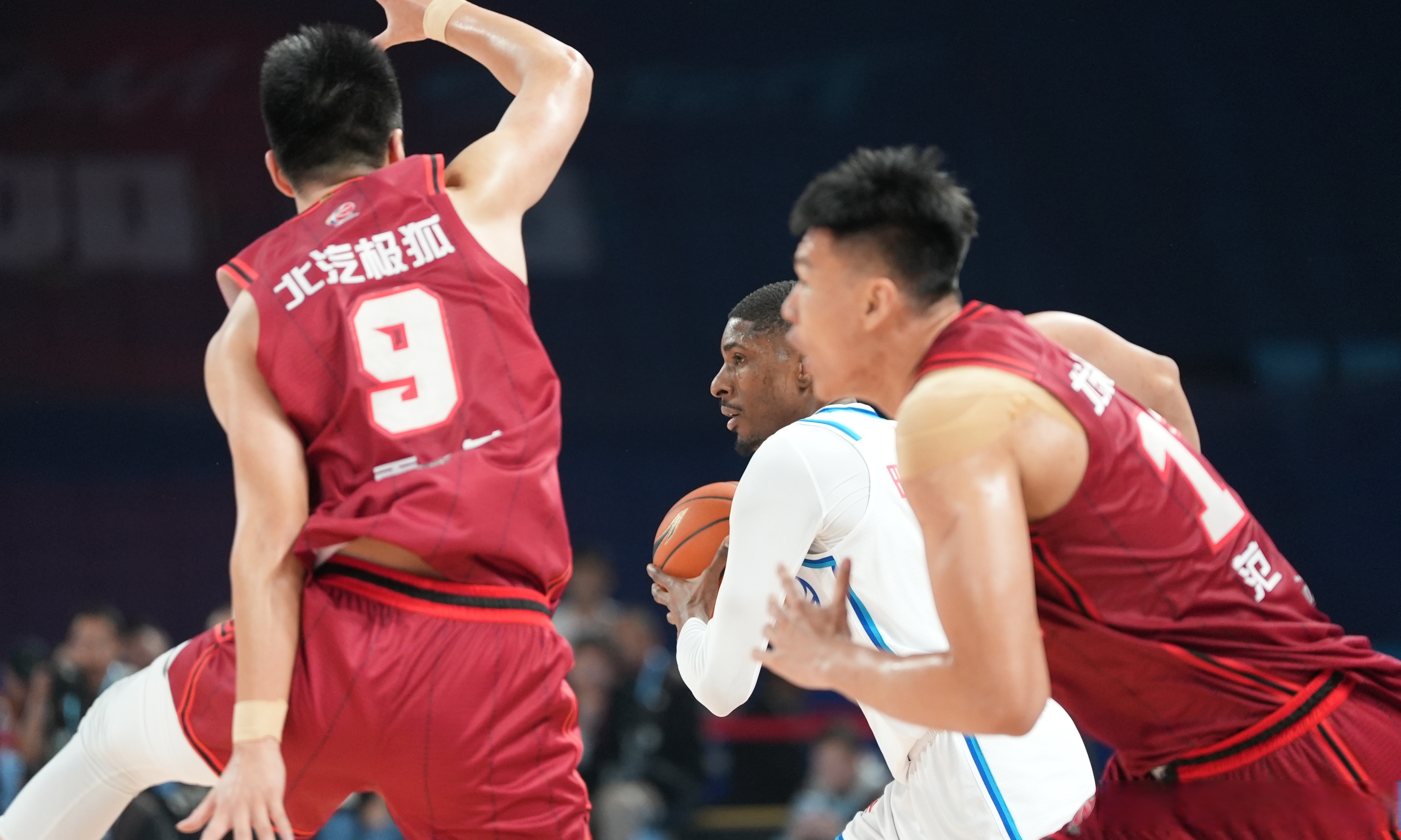 包含今晨马赛备战CBA常规赛，伤情更新细节曝光，信心回归，赛程密集仍需轮换的词条