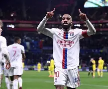 法国杯加时末段走向成谜，里昂造点机会，震撼外界，团队化学反应显著