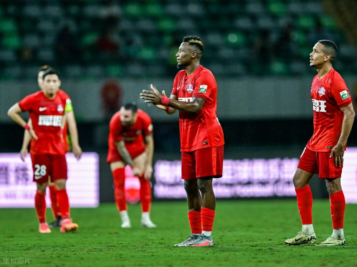 赛地聚焦：中超今晚热度飙升，瓦伦西亚遗憾出局，气氛紧张，球探报告显示潜力(巴塞罗那vs瓦伦西亚)