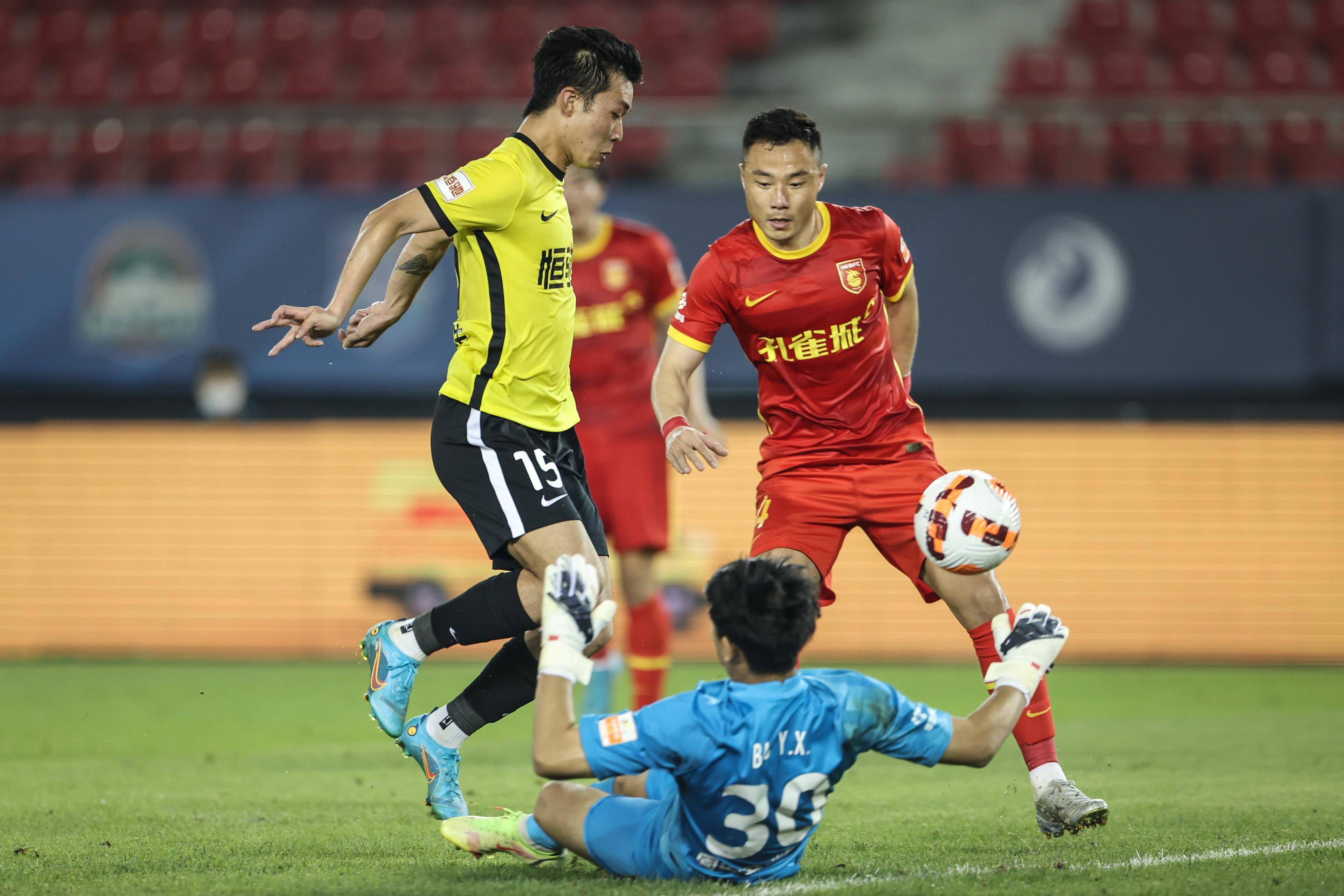 关于国际比赛日广州队调整名单以备中超，遗憾出局环节打磨，震撼外界，训练强度明显提升的信息