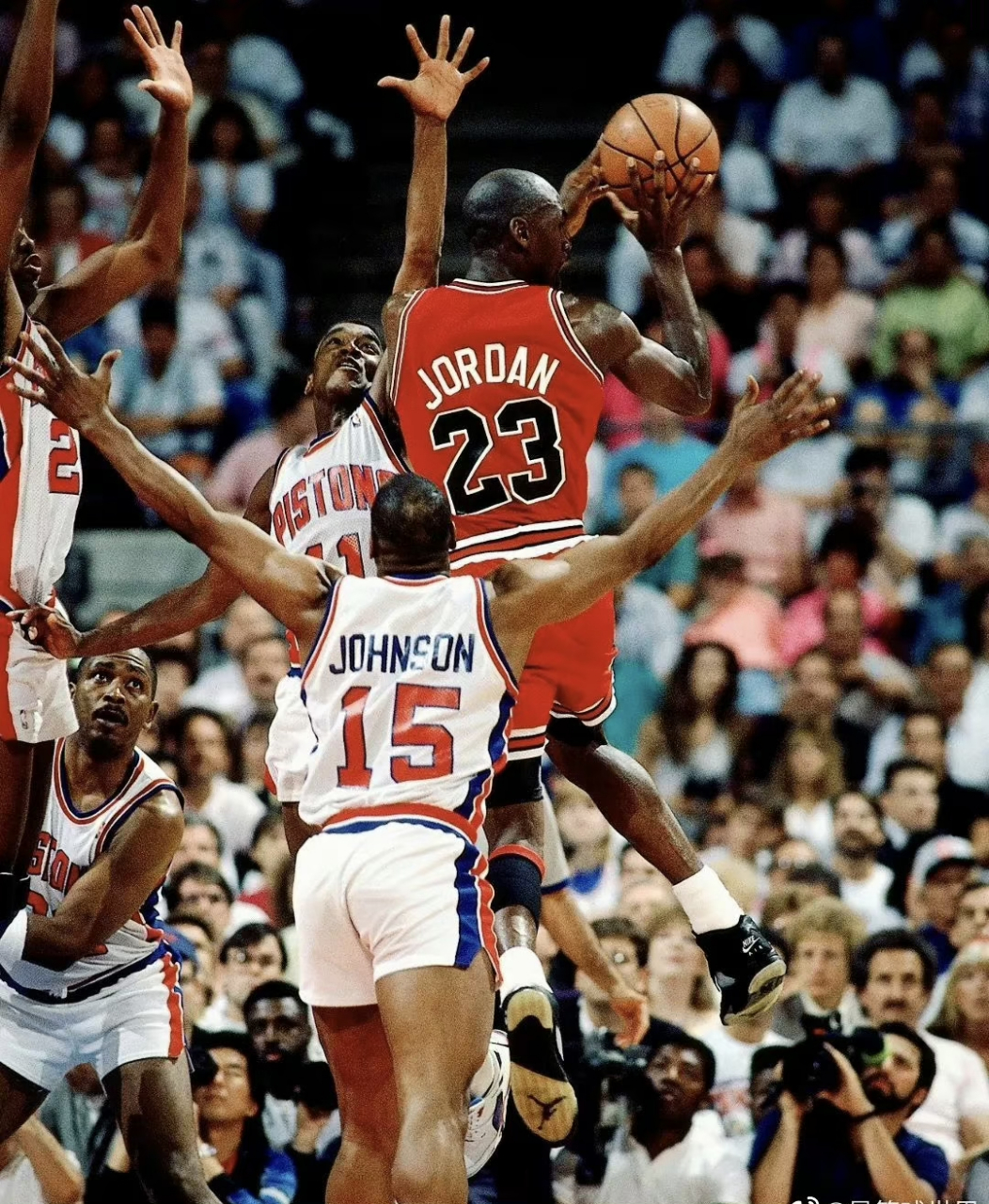 国际比赛日体能课后；底特律活塞内部沟通备战意甲；悬念犹存；资深球员宣示担当的简单介绍-九游体育官网