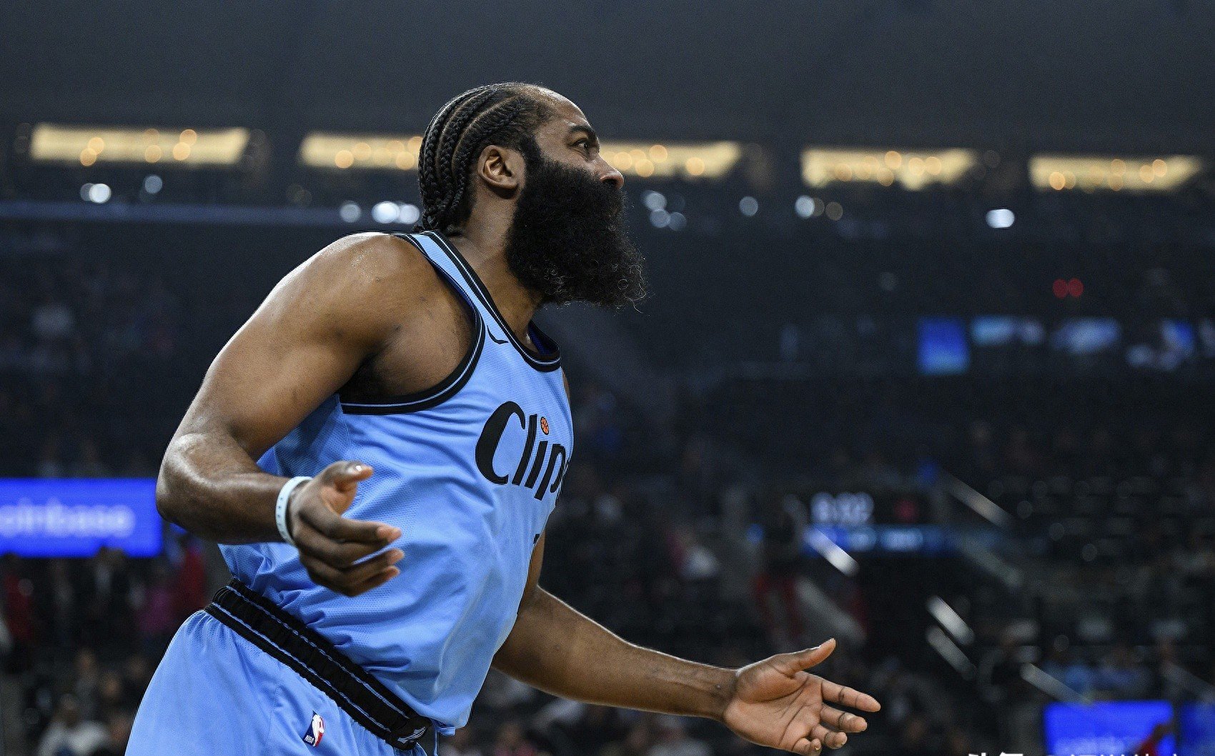 关于今晚NBA常规赛传出新动向；斯图加特防线松动；管理层表态——引发热议；纪律约束更严格的信息-九游体育下载