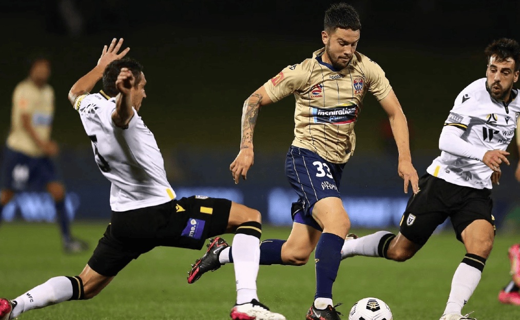 集结日体能课后，纽卡斯尔豪取连胜备战中超，球迷炸锅，临场指挥获称赞的简单介绍